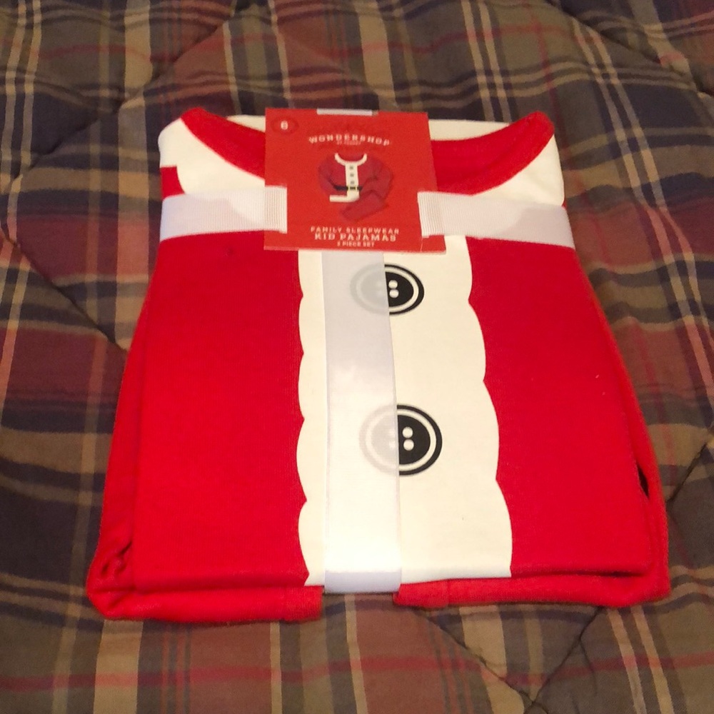 Kids sz 6 Xmas pj’s